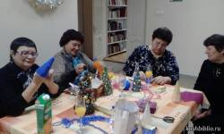 Заседание клуба «Увлечённых читательниц»: «Новогодние игрушки, свечи и хлопушки»