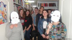 Муза трагедии и покровительница театра встречает читателей библиотеки