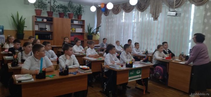 «Будущим защитникам Отечества»: патриотический час
